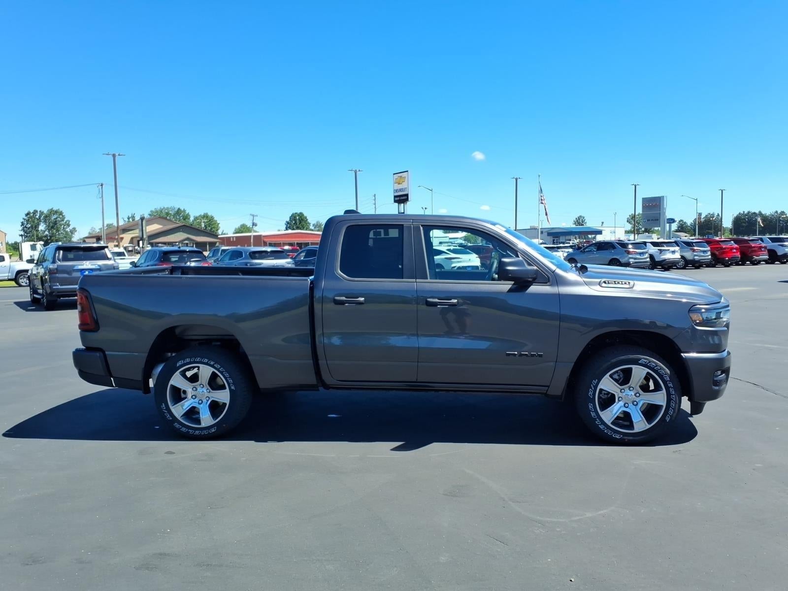 2026 RAM Ram 1500 RAM 1500 EXPRESS QUAD CAB 4X4 6'4' BOX