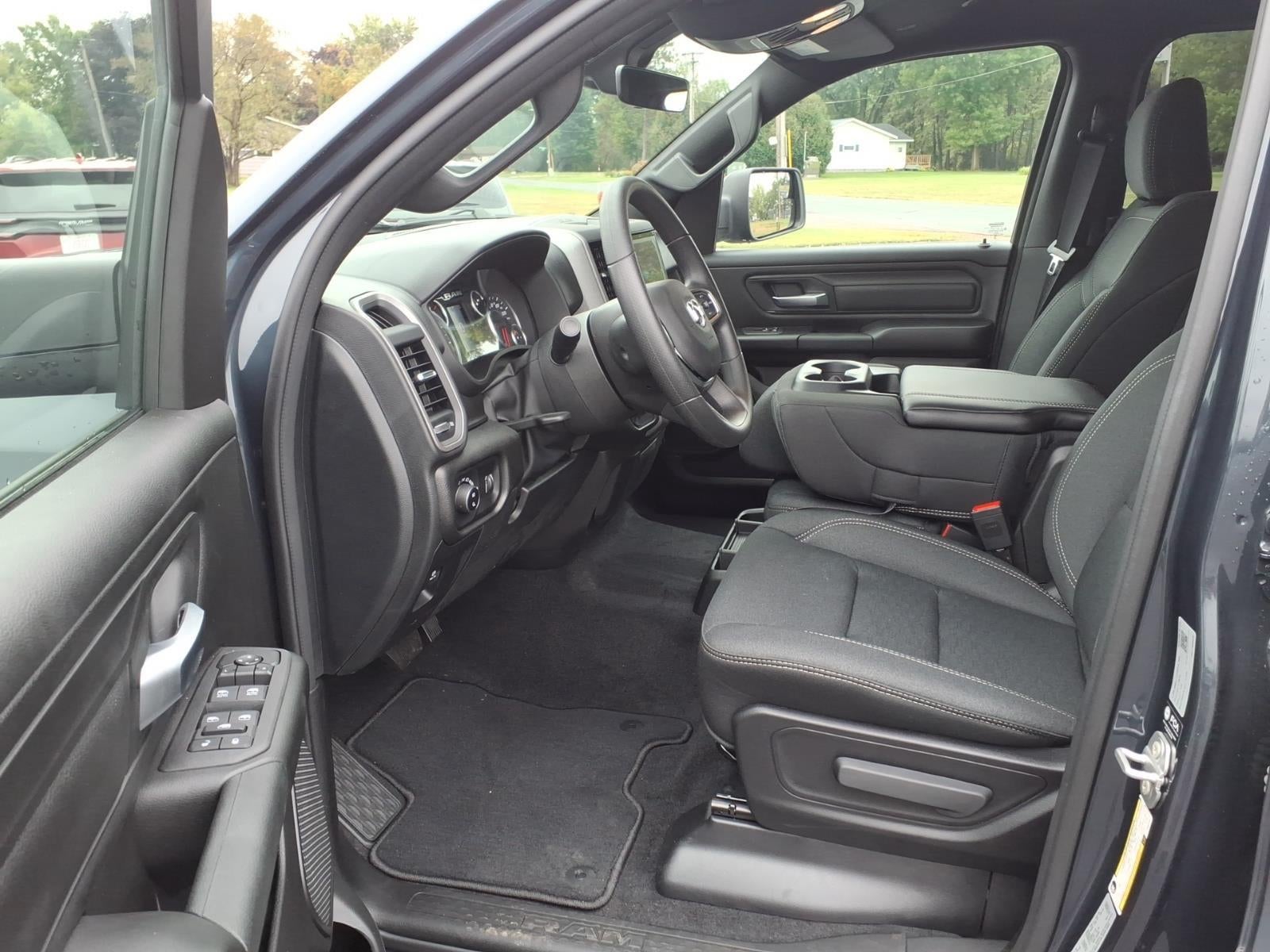 2026 RAM 1500 Express Crew Cab 4x4 5'7' Box