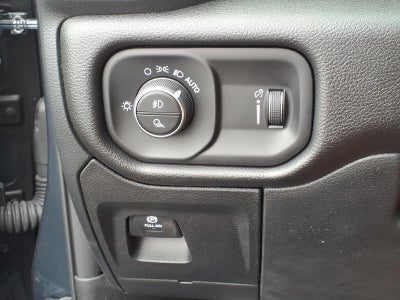 2026 RAM 1500 Express Crew Cab 4x4 5'7' Box