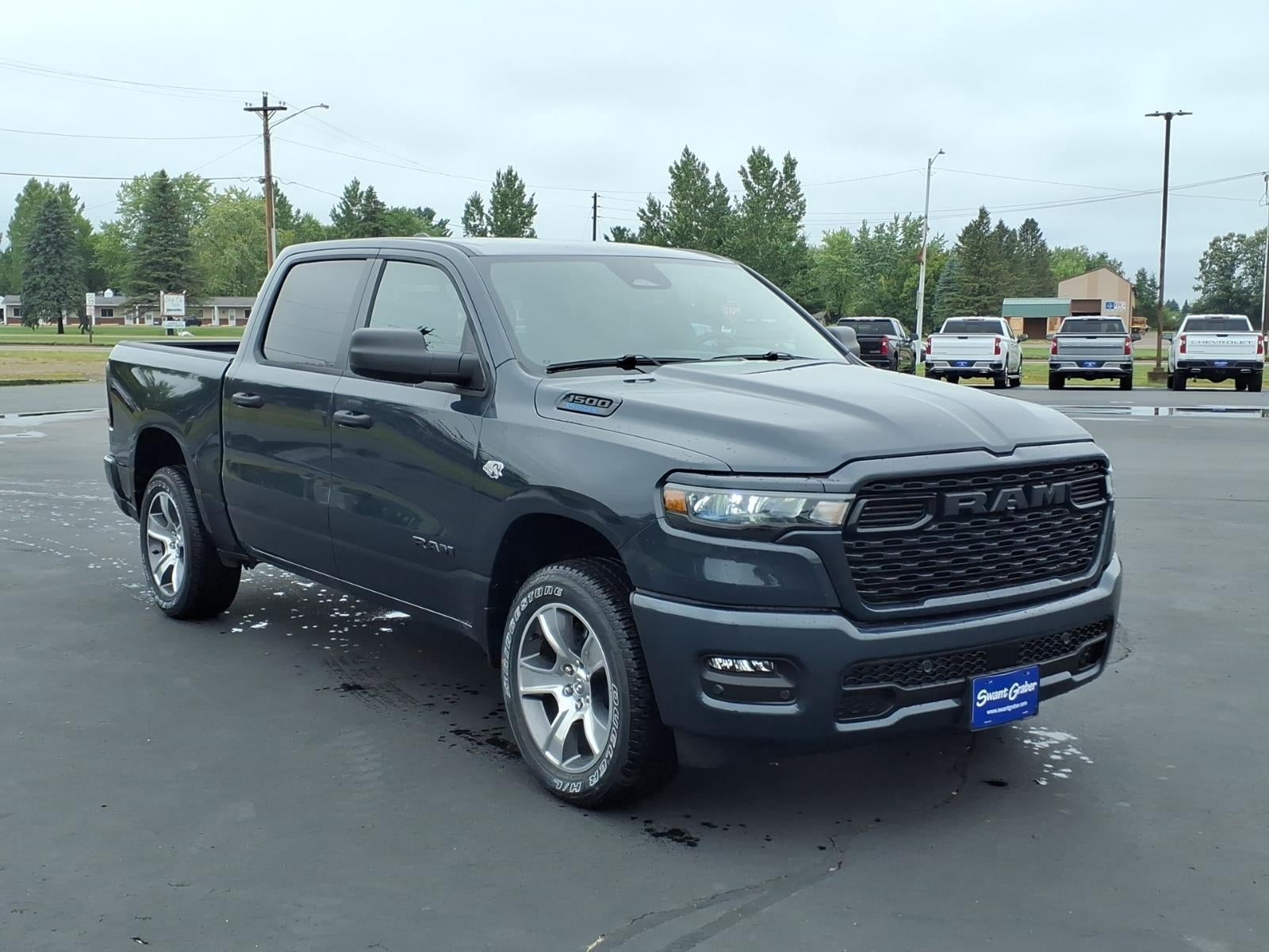 2026 RAM 1500 Express Crew Cab 4x4 5'7' Box