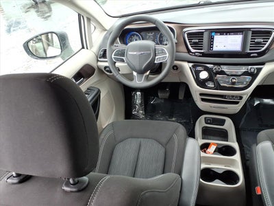 2024 Chrysler Voyager LX