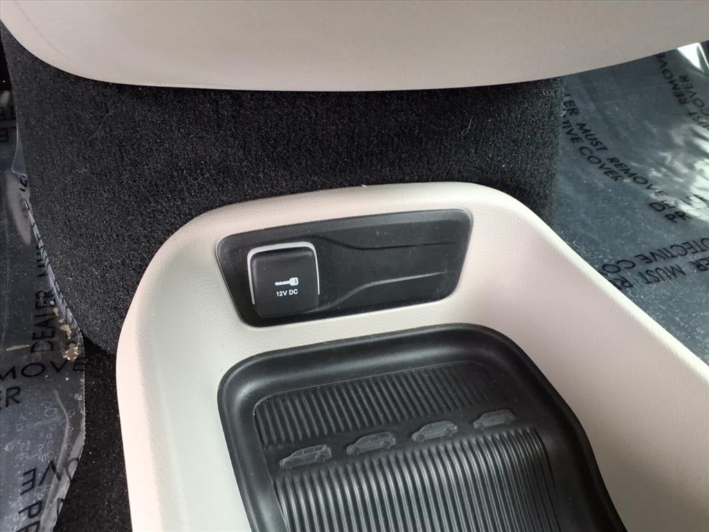 2024 Chrysler Voyager LX