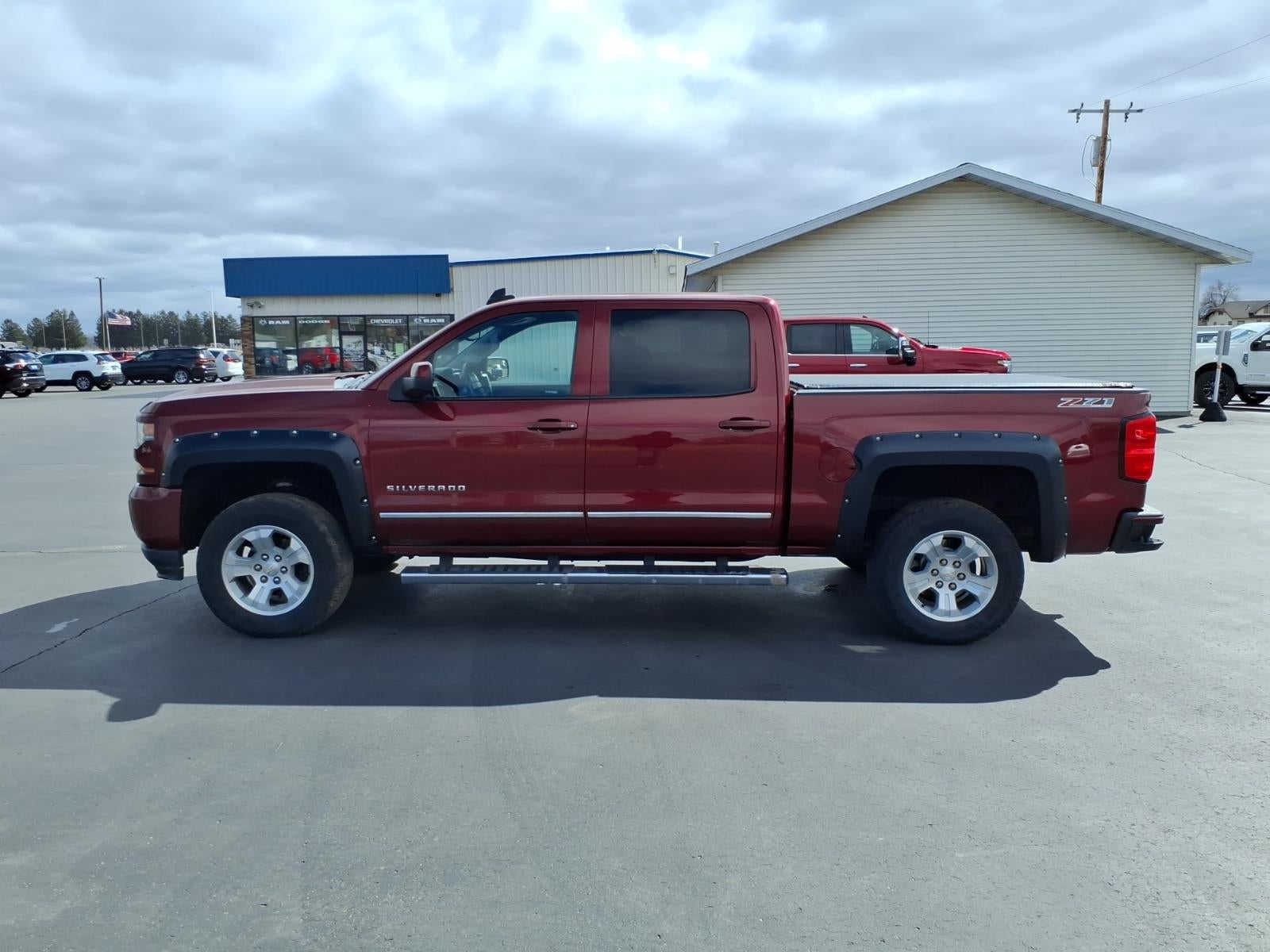 Used 2017 Chevrolet Silverado 1500 LT with VIN 3GCUKREC2HG223005 for sale in Barron, WI